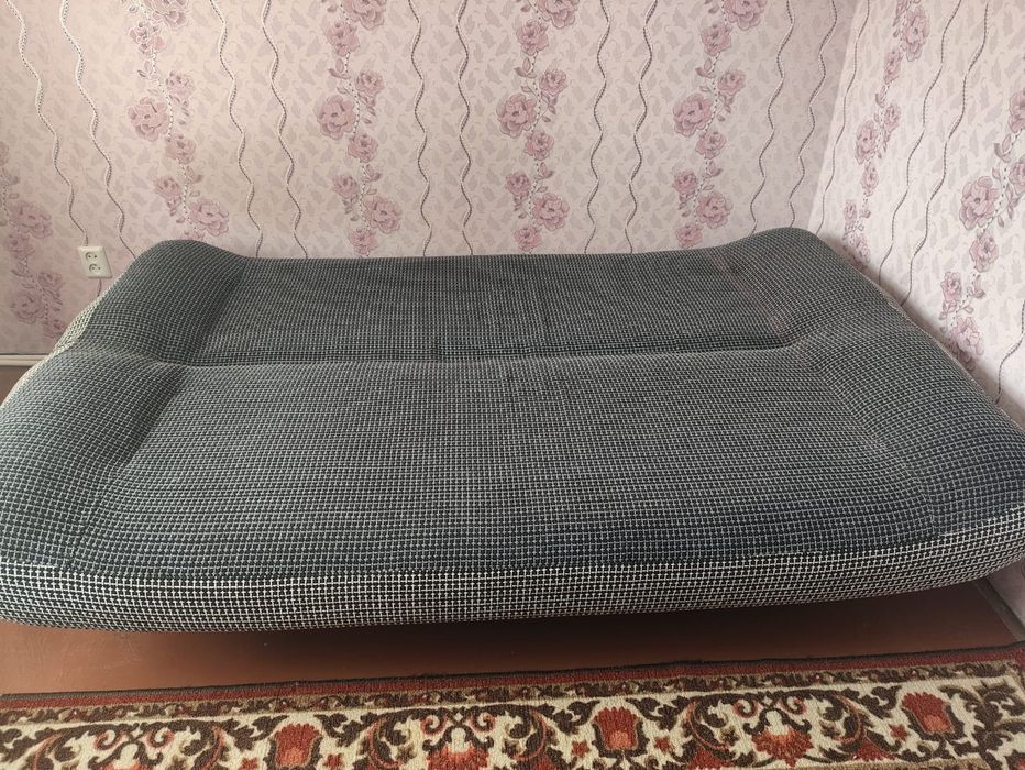 Продам диван в хорошем состоянии.