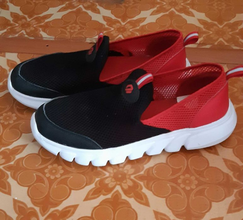 Кроссовки "дышащие" р.38-39