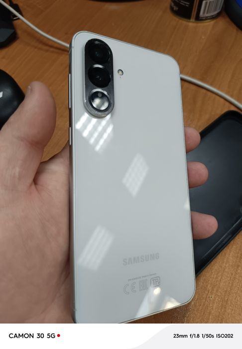 Продам Самсунг а56 8/256