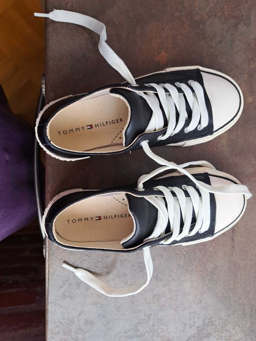детски маратонки,кожени кецове,спортни обувки,Tommy Hilfiger,номер 32