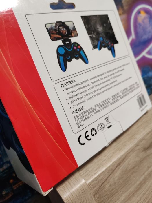 Приставка которая прикрепляется к телефону. Wireless Controller s9.