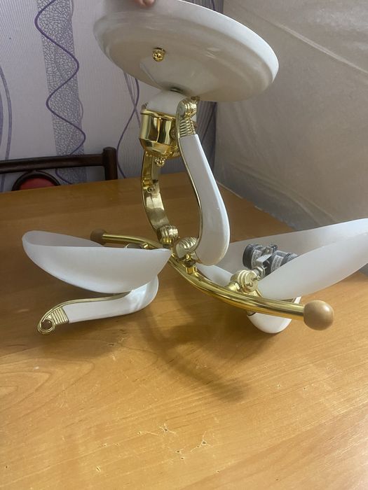 Продам люстры в отличном состоянии