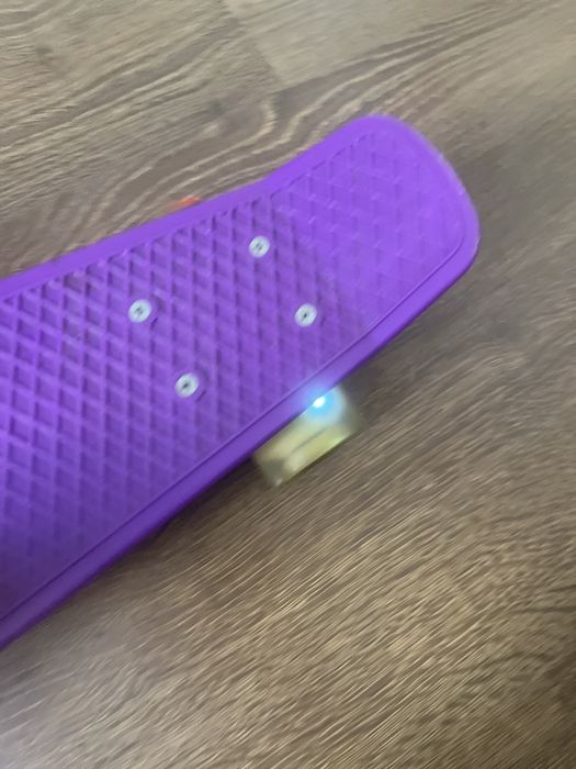 Pennyboard mov cu luminite