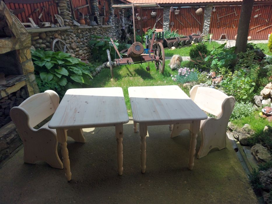 Етажерка от дърво,масичка, детско  столче.