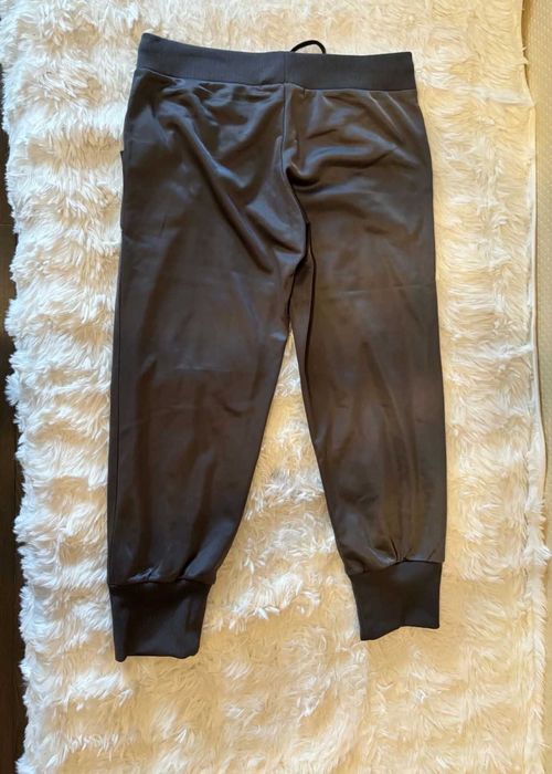 Pantaloni pana la genunchi S gri material lucios cu buzunare Terranova