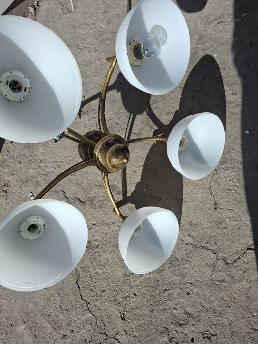 Продаётся пятирожковая люстра