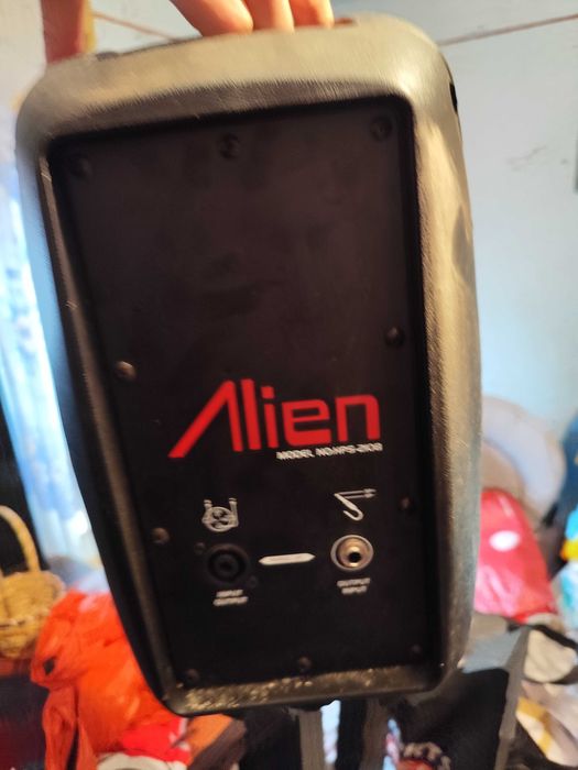 Vând/Schimb Boxe Alien + Jocuri de luminii