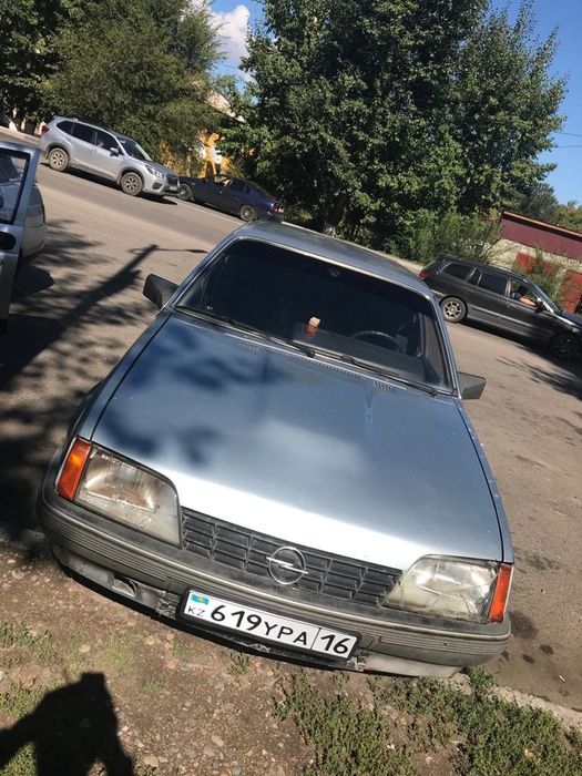 Opel Record 1984г