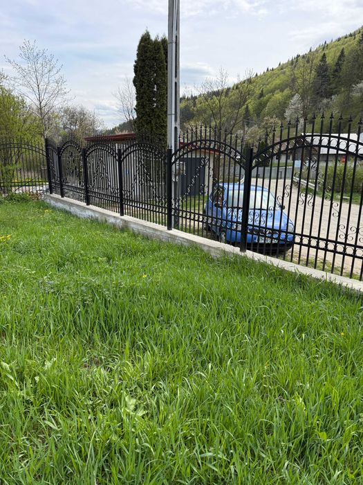 Casă de vânzare la munte, 5 camere, curte mare, garaj jud. Neamț, aproape de Mănăstirea Pângărați