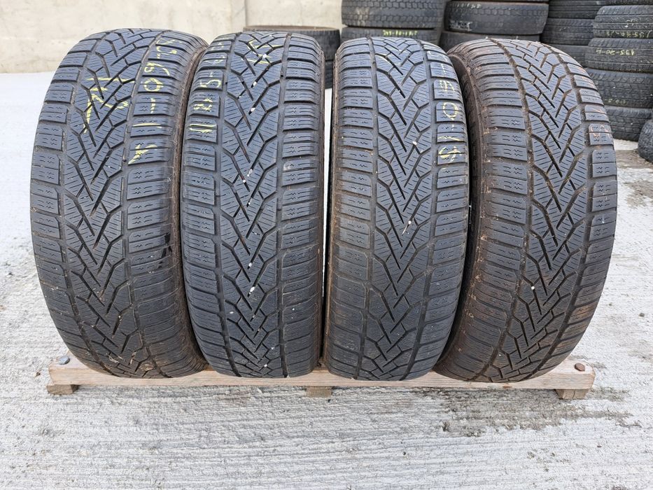Anvelope de iarna 185-60r15 Semperit