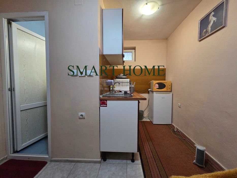 Партерна гарсониера до Езикова гимназия!