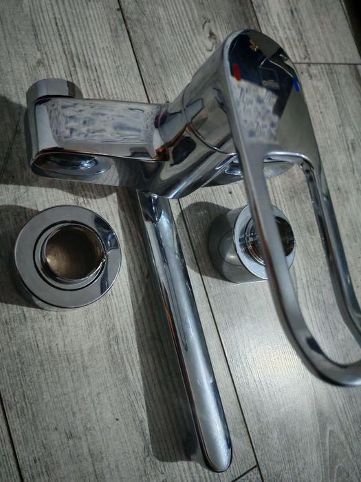 Vand baterie baie de perete noua adusa din Danemarca