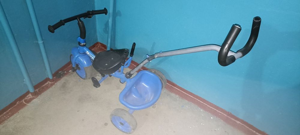 Продам детский велосипед с года до 4 лет