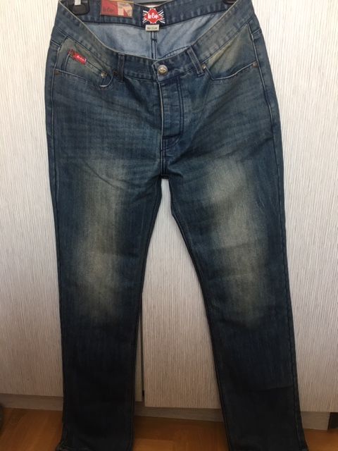 ЧИСТО НОВИ мъжки дънки - Lee Cooper
