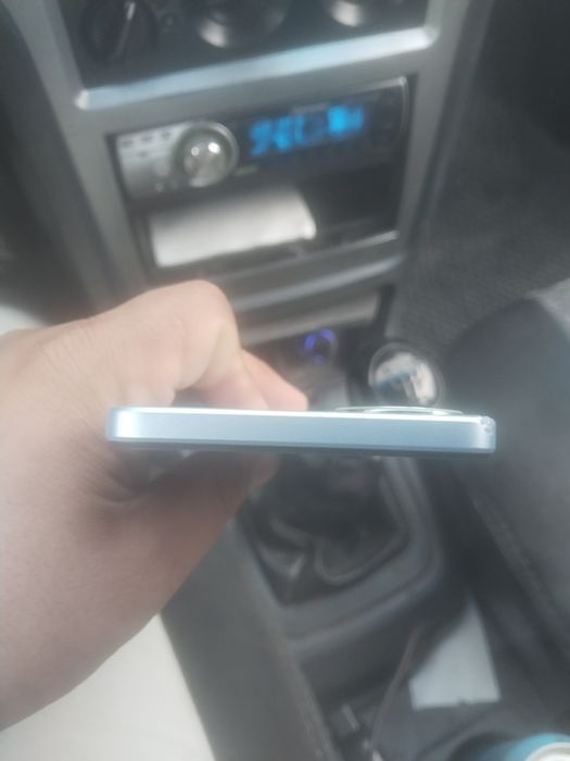 Telefonda suratga olishadi, ular mast ayolni sikadilar.