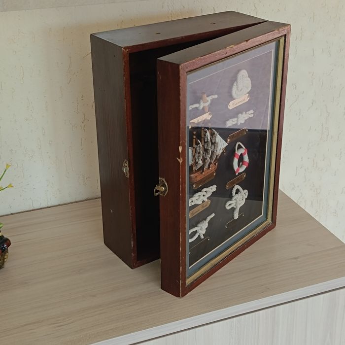 Кутия с корабни мотиви и корабни въжета