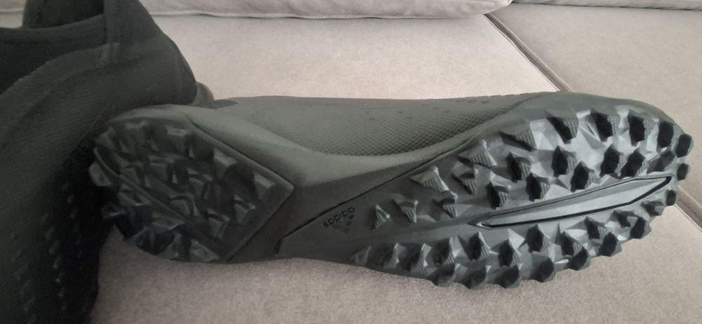Adidasi Predator
