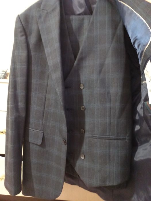 Продам мужскую тройку ,брендовую,турецкую,отличного качества на выпуск