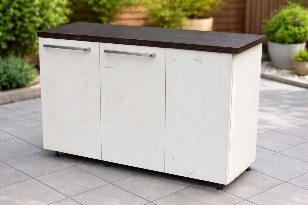 Тумба-шкаф с полками и дверцами