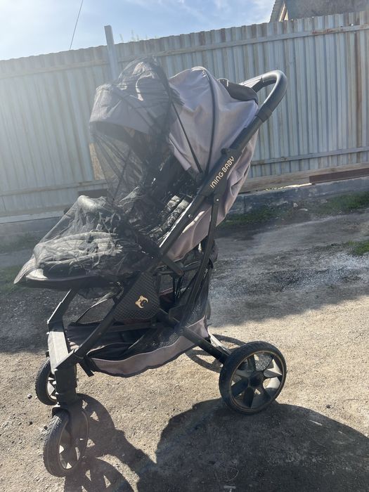 Прогулочная коляска