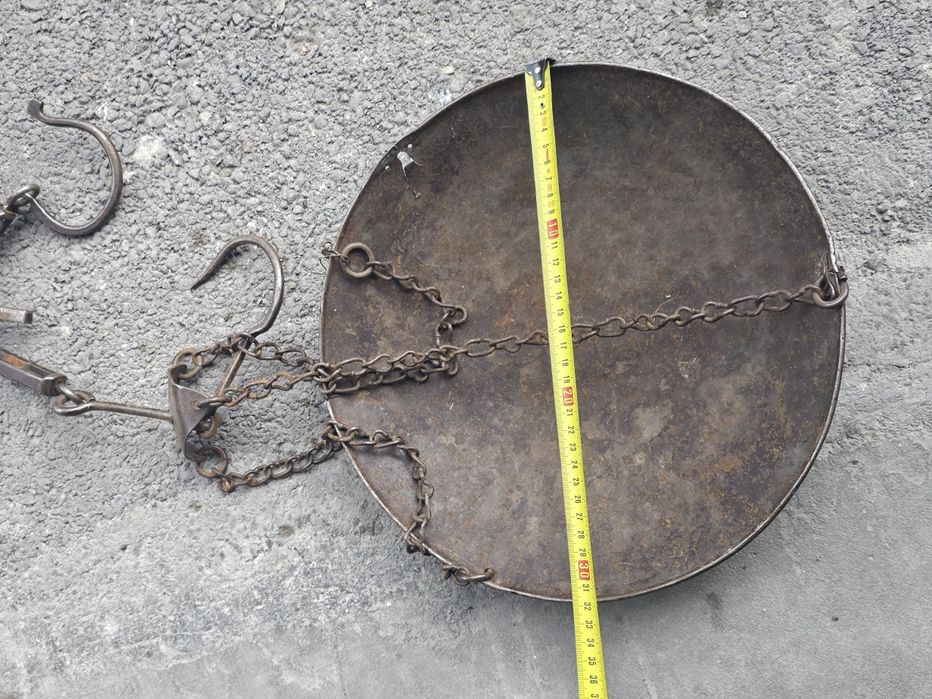 Стар метален  кантар с топуз