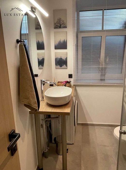 Продава се Двустаен апартамент в София, Център - 63 кв.м за 3508 €/кв.м - Снимка #3