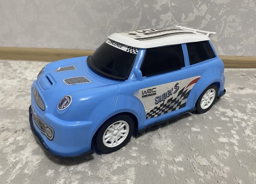 Продам машинки в хорошем  состоянии