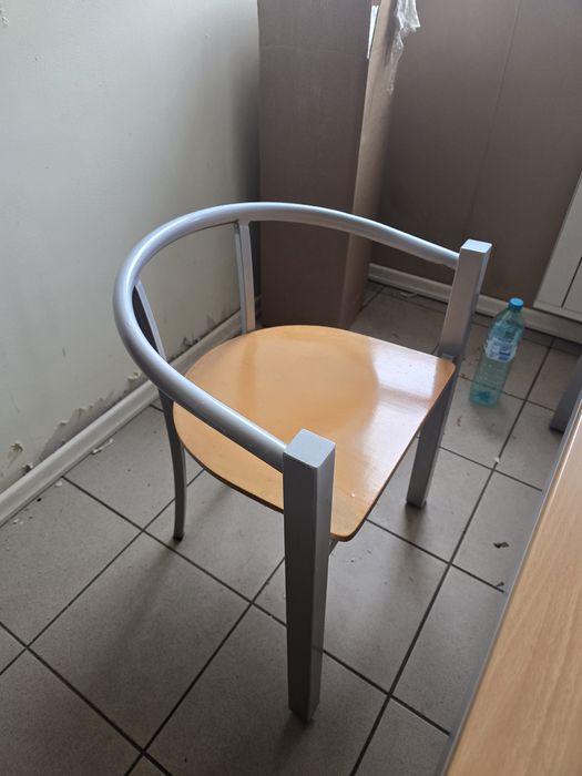 Кухненска маса с четири стола