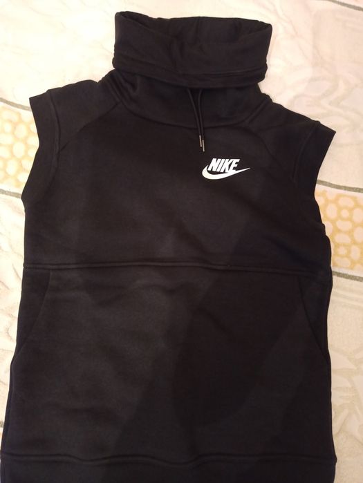 Продам безрукавку Nike. Р-р 46