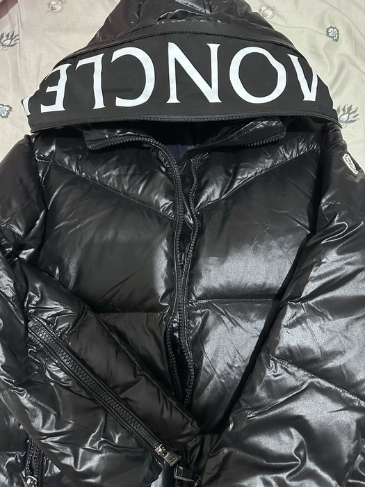 Продам Moncler куртку