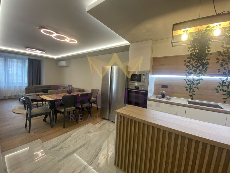 Дава се под наем Тристаен апартамент в София, Център - 90 кв.м за 1500 € - Снимка #1