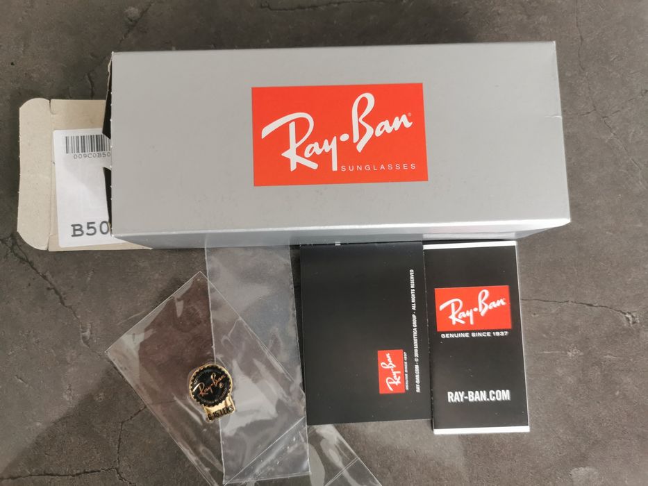 Ochelari de soare Ray-Ban, impecabili.