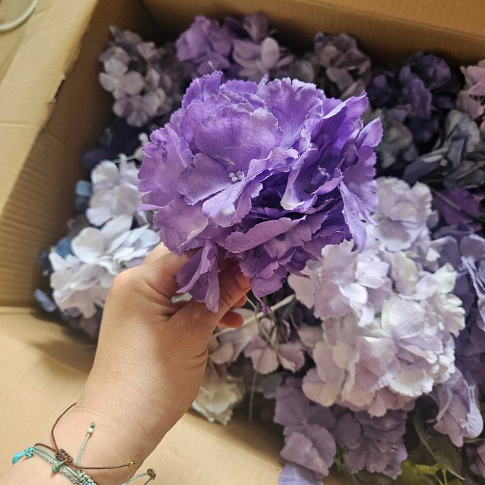 Aranjament floral din flori artificiale pentru evenimente