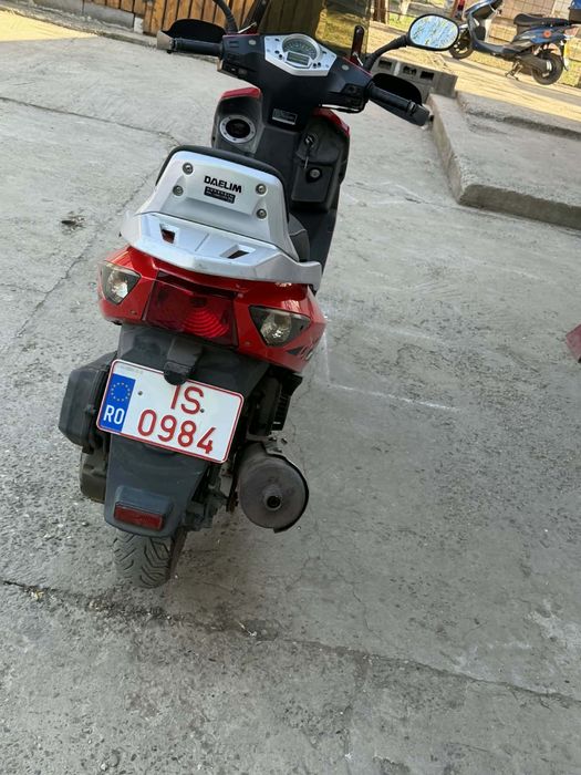 Scuter de 125cc ,pe benzina ,acte în regula