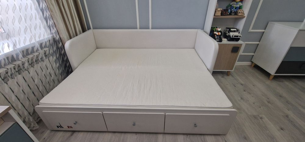 Кровать в хорошем состоянии