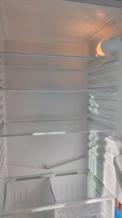 Продам холодильник индезит