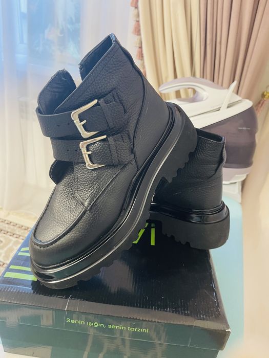 Продам ботинки женские