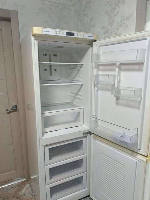 Продам холодильник