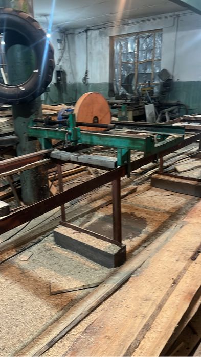 Кромкообрезной станок однопильный