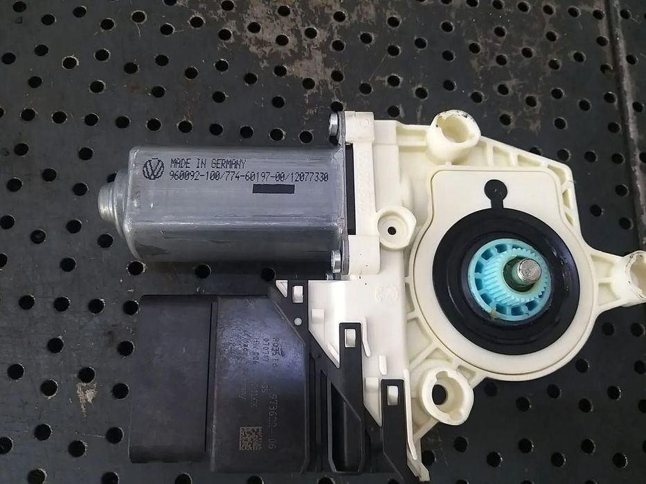 Motoras macara usa dreapta spate vw passat b6 3c 974226114 1k0959704p 984065340 960092100 973622106