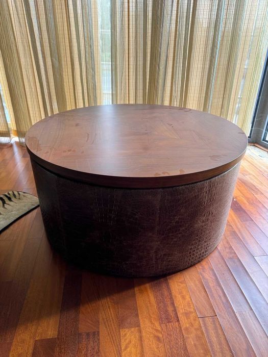 Masa de cafea rotunda, stil lux – Lemn masiv & Piele texturata (103 cm)