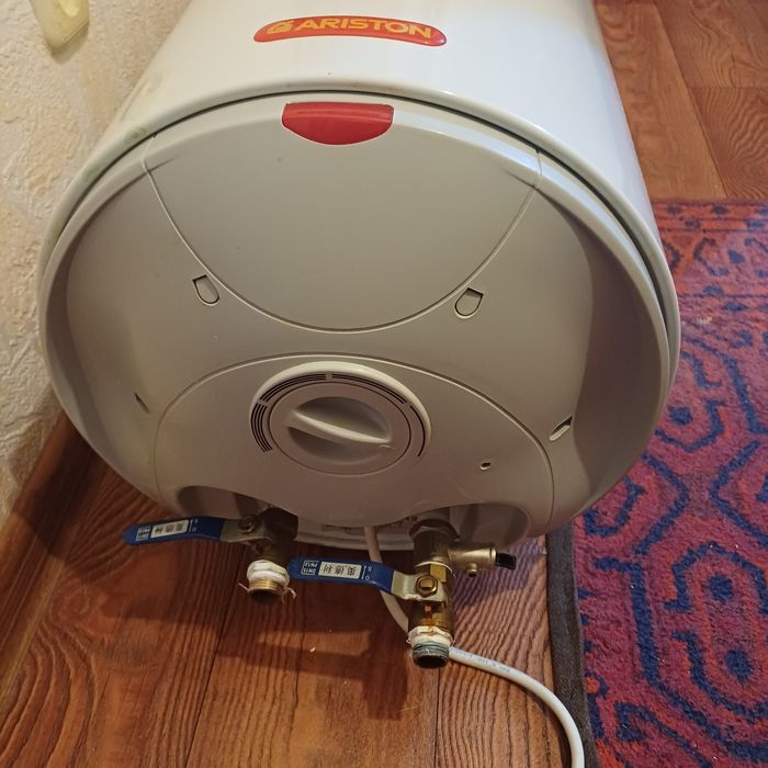 Водонагреватель Ariston