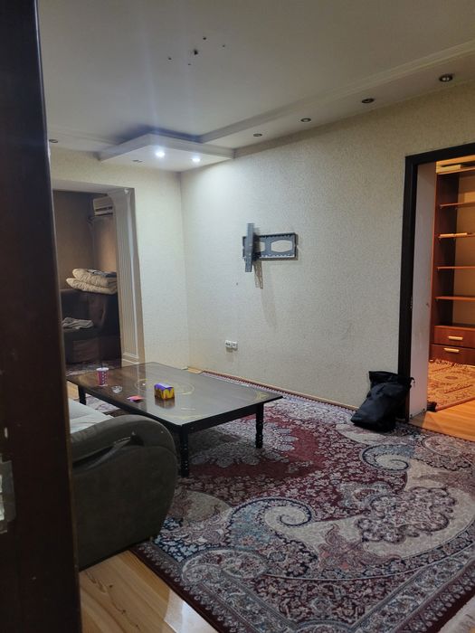 Uy sotiladi. 3xona (77seriya) vatan kinoteatr
