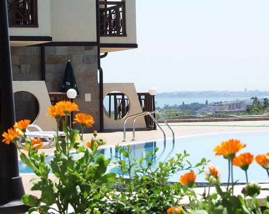 Продава се Тристаен апартамент в с. Кошарица, Област Бургас - 116 кв.м за 1011 €/кв.м - Снимка #1