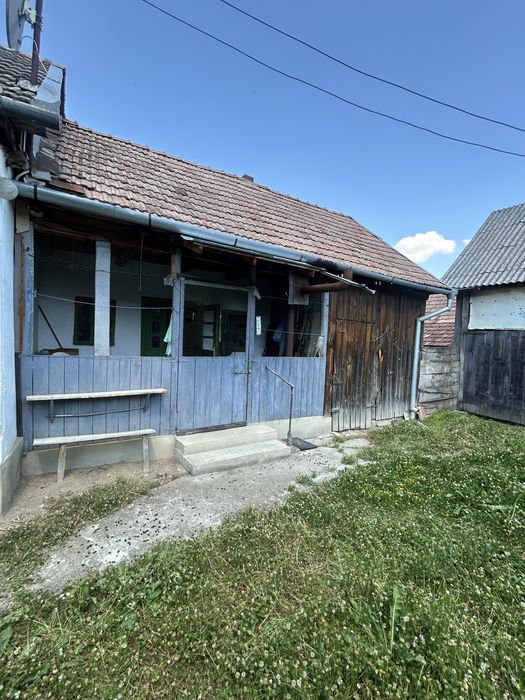 Vand Casa cu curte si gradina