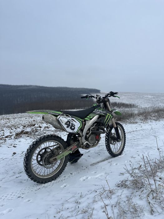 Se vinde kawasaki kx450 f 2010 in stare forte buna de functionare
