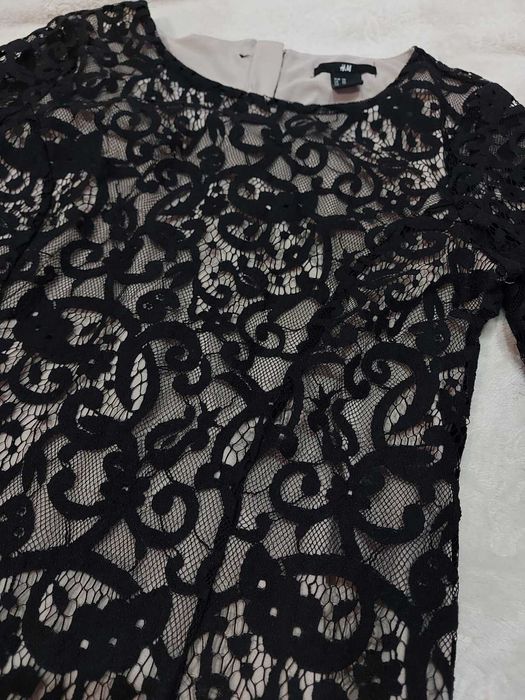 Черна дантелена рокля