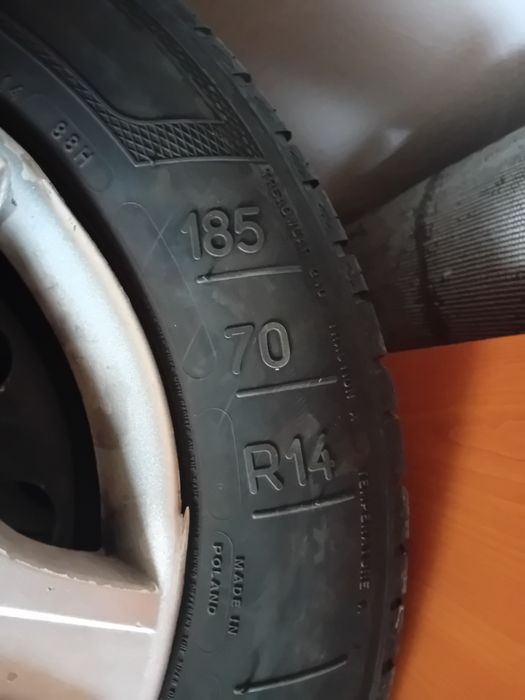 Vând sau schimb roti cu cauciucurile noi R14