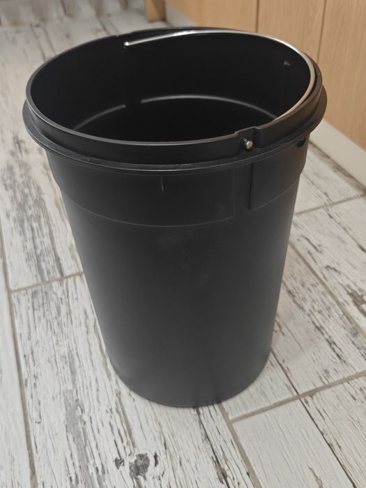 Кош за отпадъци с педал