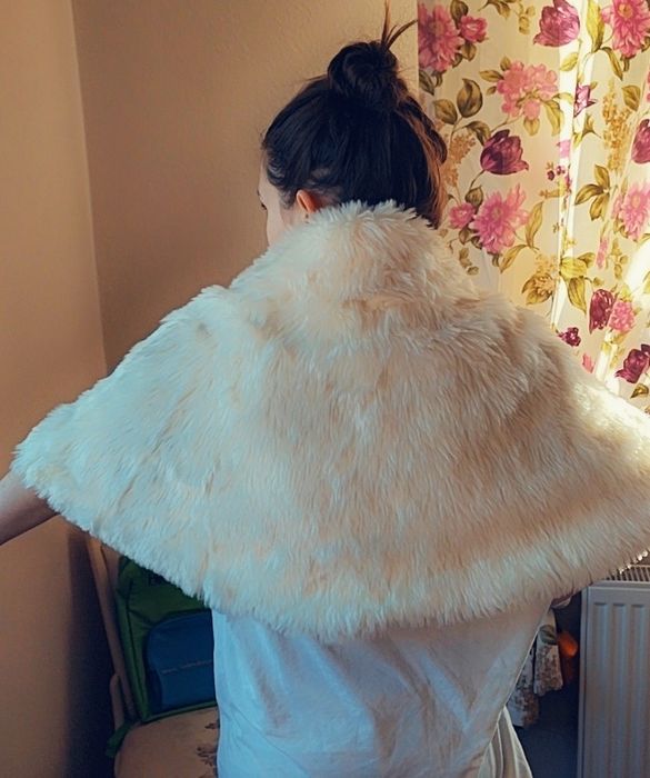 Blanita scurta eleganta